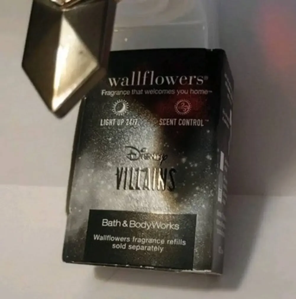 Disney Bath & Body Works Villains Evil Queen Pierced Heart Wallflower Plug In